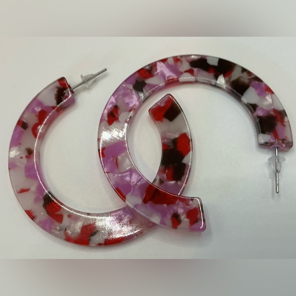 FLAT LARGE SPECKLED PINK RED BLACK WHITE RESIN HOOP EARRINGS